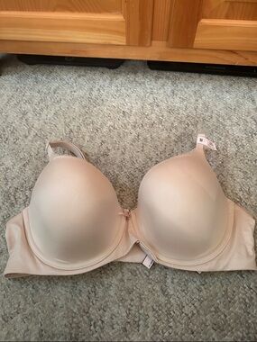 Victoria's Secret NWT Light Nude Molded T-Shirt Bra